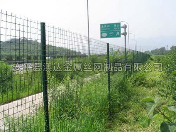 电焊网隔离栅 (6)